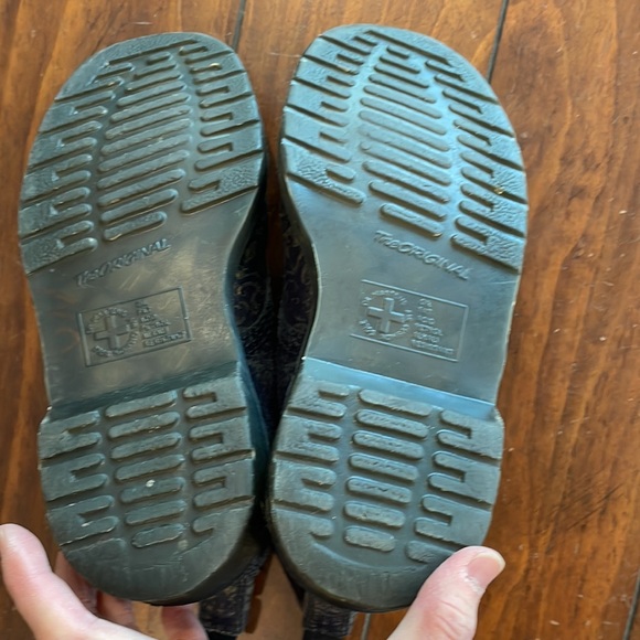 Dr Martin’s black gold printed leather boots (sz 5) - Picture 4 of 11